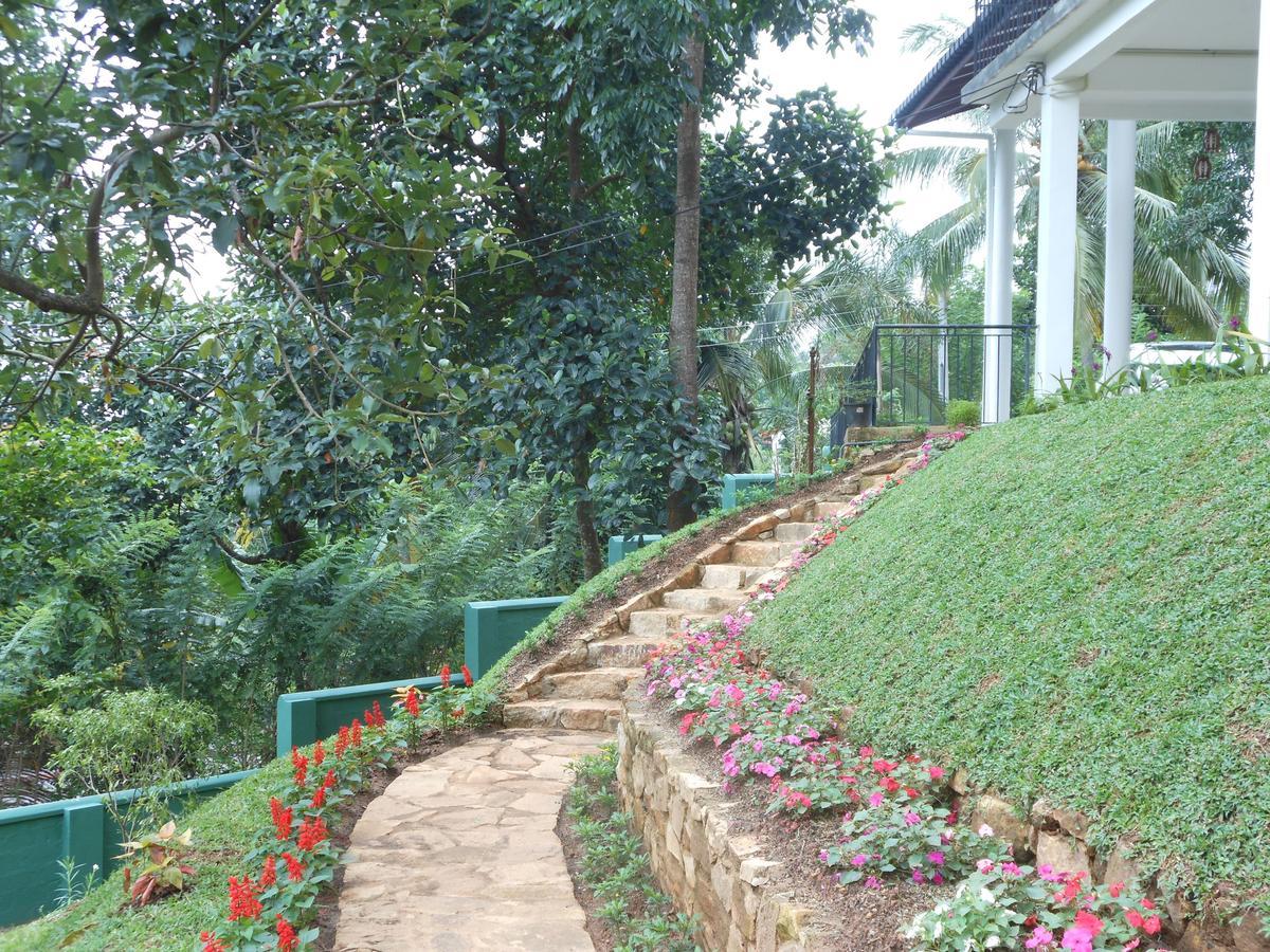Lavender Hills Home Stay Kandy Esterno foto