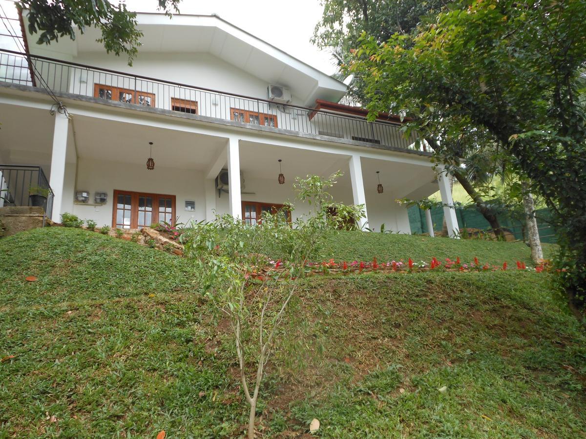 Lavender Hills Home Stay Kandy Esterno foto